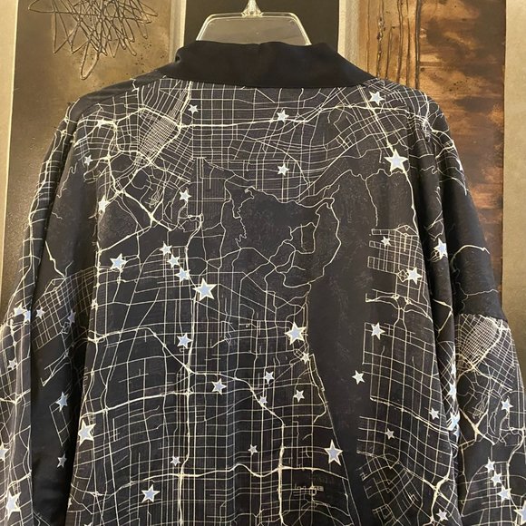 NWT Fred Segal black white and blue Star Map print, size XS/S, 100% silk robe - Picture 5 of 8
